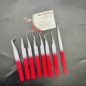 Pinzas para Pestañas de Dos Tonos Rojo y Blanco, Probadas a Mano, de Acero Sostenible, con Logotipo Personalizado, 90/65 Grados, Punta Sin Fibra - Product Image 4