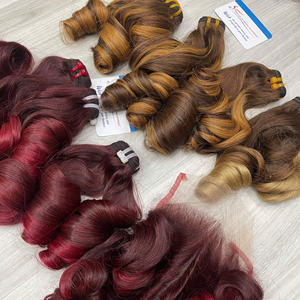 Articles très demandés : Tissage de cheveux humains 100% vietnamiens colorés, bouclés et volumineux, de haute qualité, boucles complètes, doux, durables, sans perte ni nœuds. - Product Image 2