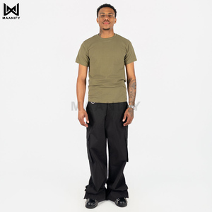 เสื้อยืดโอเวอร์ไซส์สีเขียวมะกอกสุดพิเศษสำหรับผู้ชาย สไตล์สตรีทแวร์ทรงหลวม ผลิตจากผ้าฝ้ายหวี ย้อมสีสำเร็จรูป ขายดี ผลิตโดย MAANIFY - Product Image 3