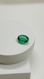 Sadiya International Pierre précieuse émeraude naturelle non traitée de 2,47 carats, taille ovale, provenance Zambie, couleur vert vif - Product Image 6