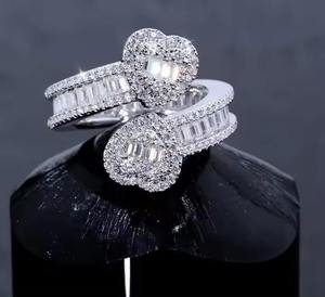 Anillo de Compromiso Personalizable de Plata 925 con Moissanita, Joyería Fina Clásica para Mujer en Ocasiones Especiales - Product Image 1