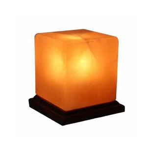 Apportez la beauté naturelle du sel de l'himalaya dans votre maison avec une lampe de forme carrée-entreprises russes - Product Image 1