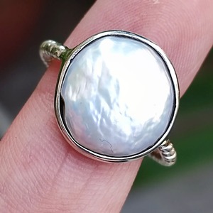 Bague en argent sterling fait main avec perle naturelle ronde sertie clos, bijou bohème, cadeau pierre de naissance de juin - Product Image 5