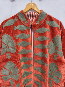 Chaqueta corta informal de terciopelo bordado Suzani para mujer, transpirable, artesanal, de algodón, con un diseño elegante. - Product Image 2