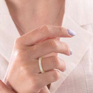 Anillo de Eternidad de Oro Blanco de 14 Quilates con Diamante de Corte Esmeralda de 3.00 Quilates, Color D, Engaste de Garras de 2.40 mm, Anillo de Boda para Mujer, Breeliq Luxury - Product Image 3