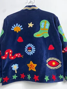 Chaqueta artística de terciopelo azul marino con bordado de serpiente y motivos místicos, estilo bohemio chic, para mujer, ideal para festivales. - Product Image 5