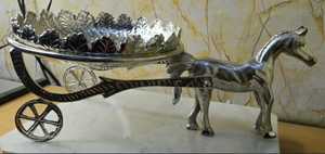Bol décoratif antique en argent en forme de chariot de chevaux |   Plateau à fruits secs en métal artisanal pour la décoration de la maison de luxe et les cadeaux de mariage - Product Image 4