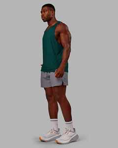Shorts pour hommes gris uni à séchage rapide avec cordon de serrage à la taille et poches, style sportif, taille mi-haute, en polyester tissé - Product Image 3