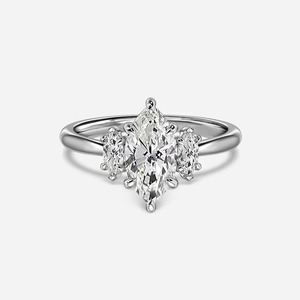 Anillo de Compromiso de Tres Piedras con Diamante Cultivado en Laboratorio de Corte Marquesa de 5CT, Oro de 14K, Venta al Por Mayor - Product Image 1