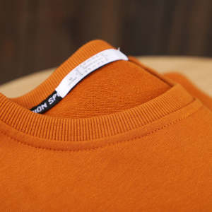 เสื้อสเวตเชิ้ตผ้าฝ้ายสำหรับผู้หญิง รุ่นคริสตัลเวฟ ทรงพอดีตัว ใส่สบาย เนื้อผ้านุ่ม ดีไซน์ทันสมัย เหมาะสำหรับการแต่งตัวแบบเลเยอร์ได้อย่างง่ายดาย - Product Image 3