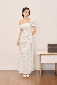 Robe longue asymétrique à pois en satin pour femme, modèle SKY LIGHT, épaules dénudées, à une épaule KD77 - Product Image 2