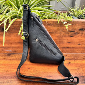 Bolso bandolera personalizable para el pelo en la mano para Unisex, bolso de pecho de un solo hombro de viaje Vintage de cuero genuino occidental - Product Image 4