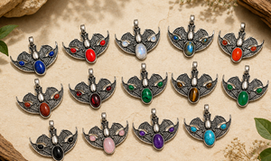 Collier unisexe fait main avec pendentif chauve-souris en laiton plaqué or/argent, serti de pierres précieuses, options de pierres personnalisées, vente en gros - Product Image 4