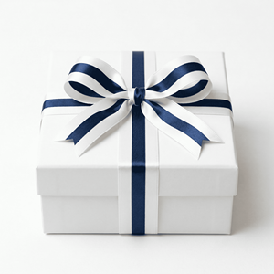 ริบบิ้นผ้าซาตินสีขาวขนาด 25 มม. ลายทางตรงกลางสีกรมท่า สำหรับห่อของขวัญ การ์ดเชิญ บรรจุภัณฑ์ตกแต่ง และจัดดอกไม้ ขายส่ง - Product Image 3