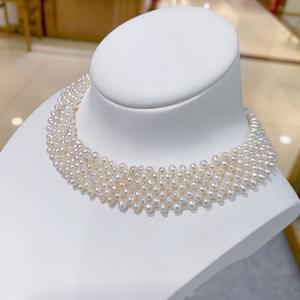 สร้อยคอผู้หญิงดีไซน์หรูหรา ขนาด 4-8 มม. ประดับมุกเงินแท้ รูปพระจันทร์เสี้ยวสีเงินแตก พร้อมดีเทลลายท้องฟ้าเต็มดาว - Product Image 4