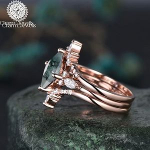 แหวนหมั้นผู้หญิง Charm_Jewells เงินชุบทองคำขาวประดับโมอิสซาไนต์ทรงคุชชั่น ตัวเรือนแบบหนามเตย ได้รับการรับรองจาก IGI สไตล์วินเทจ - Product Image 6