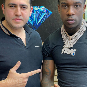 จี้เพชรโมอิสซาไนต์ VVS แบบกำหนดเอง เงินแท้ 925 ประดับเพชรเต็มตัว หรูหรา ได้รับการรับรอง จี้ตัวอักษรฮิปฮอป สำหรับผู้ชายและผู้หญิง - Product Image 2