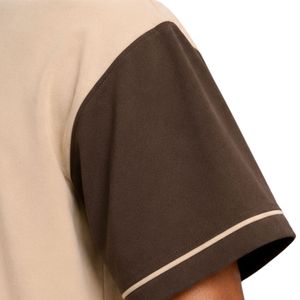 Conjunto de camiseta y pantalones cortos beige para hombre, talla grande, con mangas en contraste marrón oscuro, logotipo personalizado, cuello redondo, estilo casual urbano, venta al por mayor. - Product Image 6