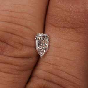 เพชรทรงกลมสีขาว 1.01 กะรัต ได้รับการรับรองจาก IGI สำหรับทำแหวนหมั้น ของขวัญ หรือใช้ในงานทำเครื่องประดับ - Product Image 1