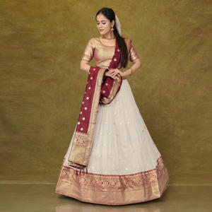 ชุดเลเฮนกาโชลี Kota Chex พร้อมขอบผ้าลายบาเนราซี กระโปรงทรงบานสวยหรู เสื้อทอผ้าอย่างดี ผ้าคลุมไหล่เนื้อดี เหมาะสำหรับงานเทศกาล ชุดพื้นเมือง - Product Image 3