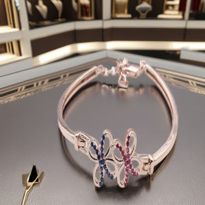 Bracelet fin en argent 925 pour femmes de créateur Bijoux Kada à motifs ethniques - Product Image 1