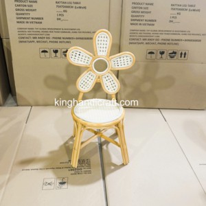 Chaise pour enfants en rotin faite à la main pour événements festifs, siège tressé naturel pour anniversaires, mariages et location événementielle - Product Image 3