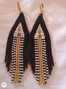 Boucles d'oreilles en perles de verre bohèmes pour les amateurs de style spirituel, avec un arrangement de perles multicolores et une expression artistique - Product Image 4