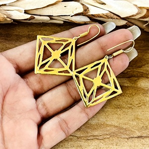 Nouvelles Boucles d'Oreilles Pendante Géométriques Diamantées en Laiton Plaqué Or 18 carats pour Femme, Style Bohème, Vente en Gros - Product Image 4