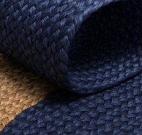Tapis artisanal en jute style ferme avec bordure marine, décoration de sol en fibres naturelles