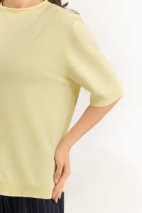 T-shirts confortables pour femmes, vente directe d'usine, best-seller, style minimaliste, jaune, manches courtes, tricot, coupe décontractée, streetwear Gen Z - Product Image 5