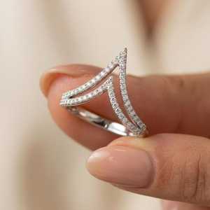 Bague Flèche en Moissanite Ronde au Design Unique, en Argent 925 Original, Bijou Fin pour Elle, Idéal pour les Vœux de Mariage et d'Anniversaire - Product Image 3