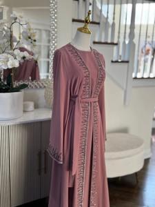 Abaya de Lujo para Mujer en Verde Salvia, Tela Texturizada Premium, Vestido Islámico Modesto, Vestido Largo Fluido y Transpirable para Verano, Elegante en Color Pastel - Product Image 3