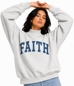 เสื้อสเวตเชิ้ตคอเต่าผู้หญิงทรงหลวม แบรนด์ Faith Custom ตกแต่งผ้าลายตารางที่แขนเสื้อ พร้อมตัวอักษรปัก  แบบโอเวอร์ไซส์ ไหล่ตก - Product Image 1