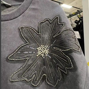 Sudadera de Algodón Gris Oscuro con Lavado Ácido para Mujer, Talla Grande, con Apliques Florales de Cuentas, Cuello Redondo, Jersey Casual de Invierno para Dama - Product Image 1