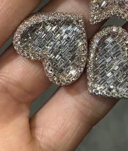 แหวนมอสซาไนต์ผู้ชายแบบ Iced Out ขายดี แหวนเงินแท้ 925 สไตล์ฮิปฮอป พร้อมใบรับรอง GRA แหวนรูปกากบาทประดับมอสซาไนต์ D VVS - Product Image 4