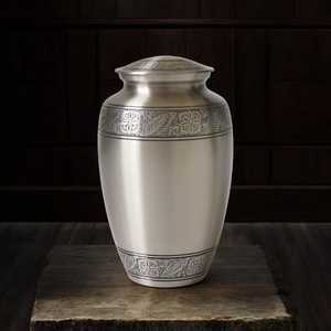 Urnes funéraires de luxe en laiton pour adultes, solution biodégradable pour les cendres de votre proche, pour la décoration intérieure et la commémoration. - Product Image 3