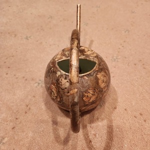 Regadera de estilo vintage con grabado floral y boquilla larga para riego preciso de plantas de interior, suculentas y orquídeas, procedente de la India. - Product Image 6