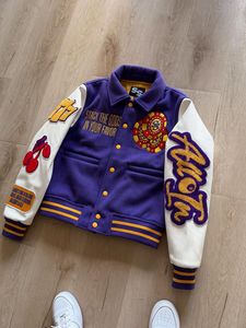 Chaquetas Varsity Personalizadas con Bordado para Hombre, Chaqueta Letterman Premium con Mangas de Cuero, Chaqueta Bomber Estilo Urbano al por Mayor - Product Image 4