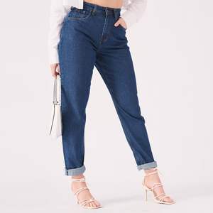 Jeans pour femmes grandes tailles, style décontracté évasé, denim respirant, coupe ample, tailles USA 2XL à 8XL, pour l'été. - Product Image 4