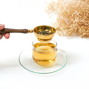 Colador de té de metal dorado con mango de madera, colador de malla fina para preparar té de hojas sueltas, herramienta de cocina - Product Image 5