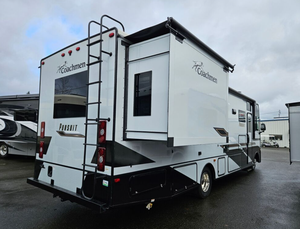 Camping-car de luxe 100 % professionnel pour les aventures en famille - RVs Campers Coachmen Pursuit avec option voiture - Product Image 5