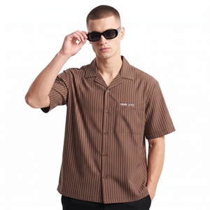 Chemise Homme Contemporaine à Rayures Manches Courtes Boutonnée Coupe Décontractée Ample Tissée Fournisseur de Vêtements Personnalisés - Product Image 1