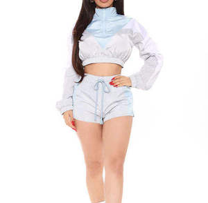 Ensemble short et coupe-vent en nylon léger et sans couture pour femme, avec logo, idéal pour l'été 2026 - Product Image 2