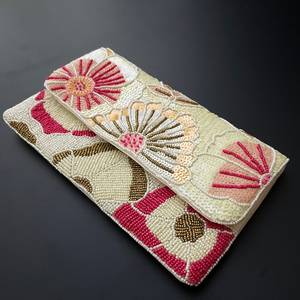 Bolso Rectangular Bordado a Mano con Cuentas y Flores, Diseño Artesanal con Hilo de Algodón - Product Image 1