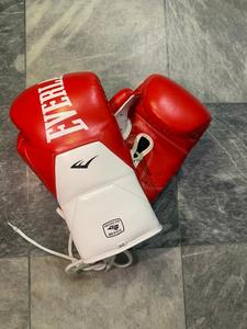 Guantes de Boxeo Estilo Mexicano con Cordones, Rojos y Blancos, de Cuero Genuino, para Entrenamiento y Kick Boxing - Product Image 4