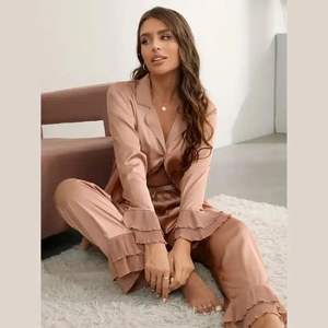 ชุดนอนผ้าซาตินสำหรับผู้หญิง เสื้อเชิ้ตแขนยาวติดกระดุมและกางเกงขายาว ชุดนอนเนื้อผ้าไหมสำหรับพักผ่อน - Product Image 3
