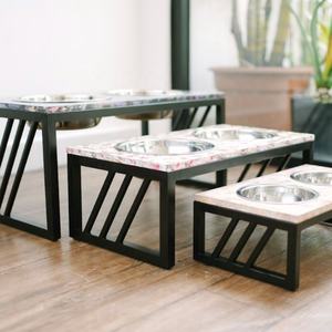 เตียงสัตว์เลี้ยงปี 2026 แบบยกพื้นพร้อมชามอาหารคู่ วัสดุไม้ สำหรับสุนัขขนาดใหญ่ เตียงสัตว์เลี้ยงในบ้านสุดหรู ทำจากไม้เนื้อแข็ง ใช้ได้ทั้งสุนัขและแมว - Product Image 2