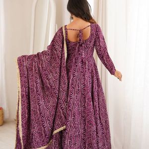 Elegante Conjunto de Traje Sharara con Lentejuelas de Hilo de Georgette Sintético y Dupatta para Bodas y Fiestas a Precio de Mayoreo - Product Image 1