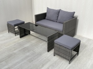Juego de Muebles de Jardín de Ratán PE Moderno de 4 Piezas, Directo de Fábrica en Vietnam, con Mesas de Vidrio Templado y Cojines para Exteriores - Product Image 2