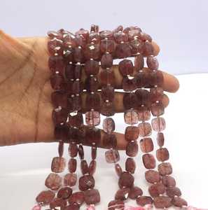 Perles carrées facettées en forme de fraise naturelle 8-9 mm, perles en pierre précieuse rouge fraise 8 pouces, perles carrées fraise pour bijoux - Product Image 1